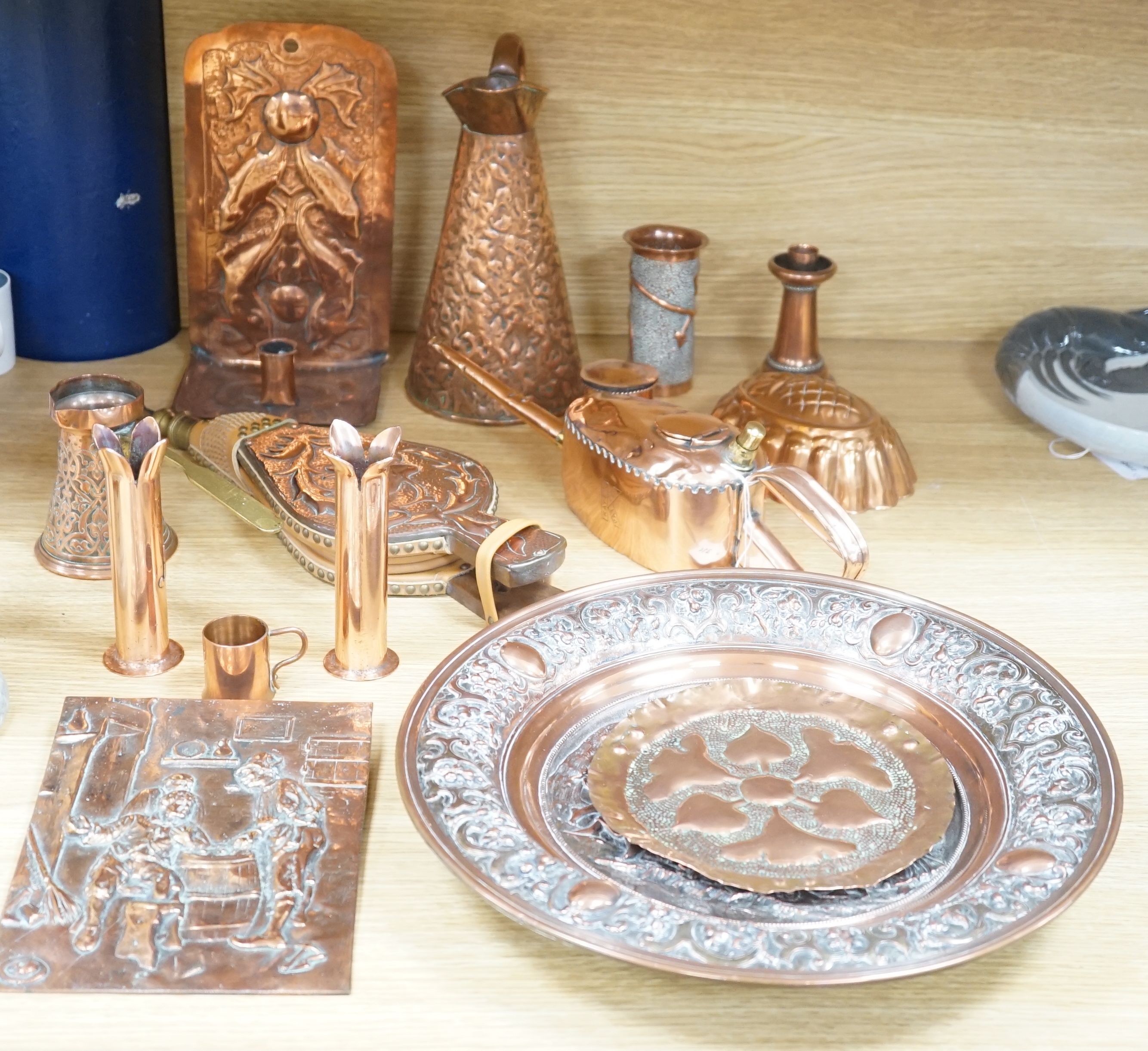 A Newlyn copper wall sconce, 24cm, a quantity of copperware including a decorative plaque and jelly mould